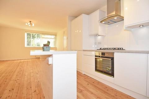 4 Rushmead, Richmond, TW10 7NW