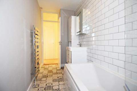 4 Rushmead, Richmond, TW10 7NW