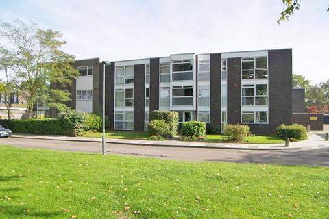 4 Rushmead, Richmond, TW10 7NW
