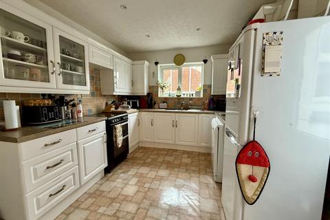 2 bedroom semi-detached house for sale, Newcomen Road, Sandown