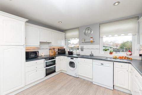 28 Wincrofts Drive, London, SE9 2RG