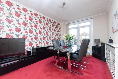 28 Wincrofts Drive, London, SE9 2RG