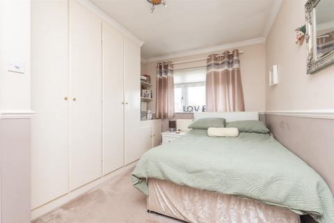 28 Wincrofts Drive, London, SE9 2RG