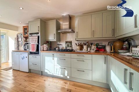 4 bedroom semi-detached house for sale, Brampton Road, Bexleyheath, DA7