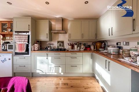 4 bedroom semi-detached house for sale, Brampton Road, Bexleyheath, DA7