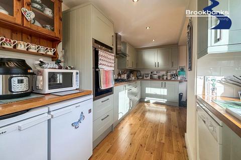 4 bedroom semi-detached house for sale, Brampton Road, Bexleyheath, DA7