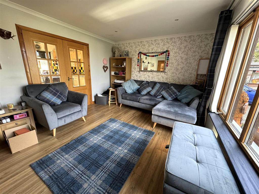 Lounge 2.jpg