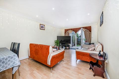 2 bedroom flat for sale, Osier Crescent, London N10