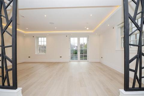 2 bedroom apartment to rent, Watford Road, Radlett