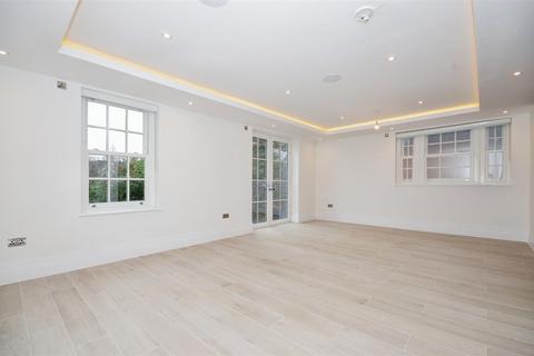 2 bedroom apartment to rent, Watford Road, Radlett