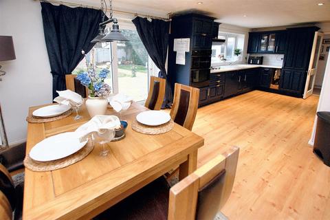 undefined, Raeburn Close, Tonbridge