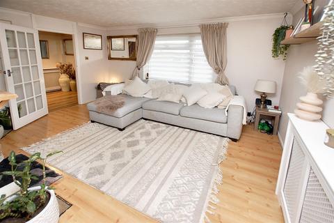 undefined, Raeburn Close, Tonbridge