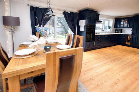 undefined, Raeburn Close, Tonbridge