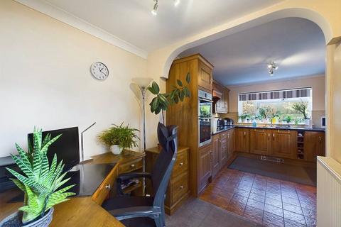 3 bedroom semi-detached house for sale, Prestwich Avenue, Worcester, Worcestershire, WR5