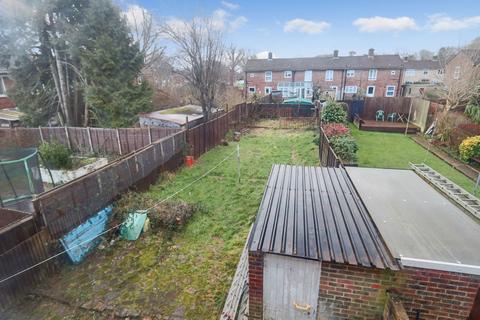 2 Weston Close, Coulsdon, CR5 1BX