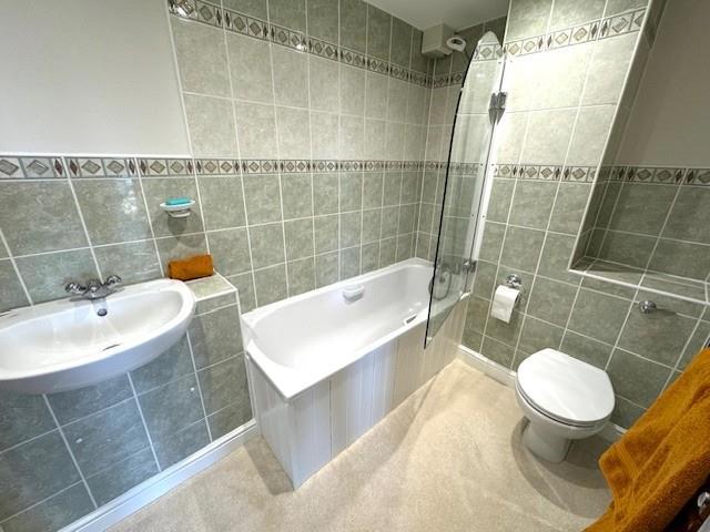 En-Suite Bathroom