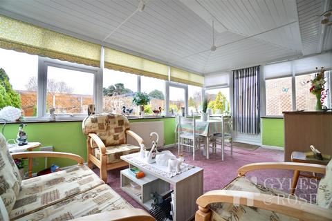 3 bedroom detached bungalow for sale, Hawkendon Road, CO16