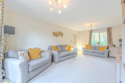 10 Dawn Close, Wollaston, Stourbridge, DY8 4GF