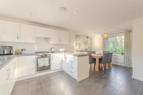 10 Dawn Close, Wollaston, Stourbridge, DY8 4GF