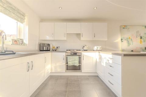 10 Dawn Close, Wollaston, Stourbridge, DY8 4GF