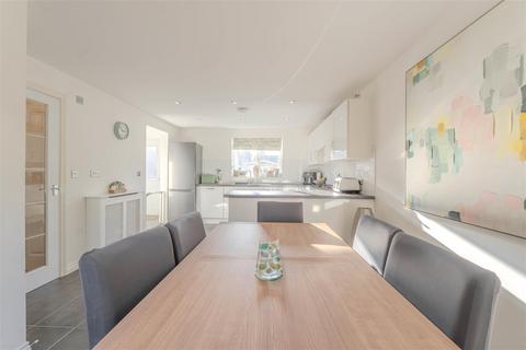 10 Dawn Close, Wollaston, Stourbridge, DY8 4GF