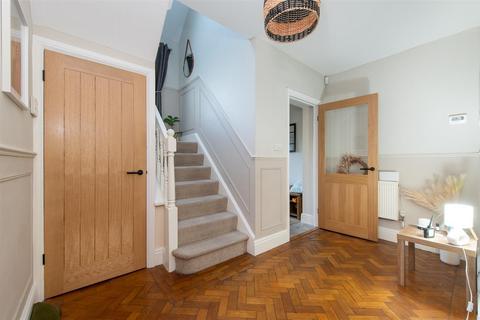 16 Dunsley Road, Kinver, Stourbridge, DY7 6NA