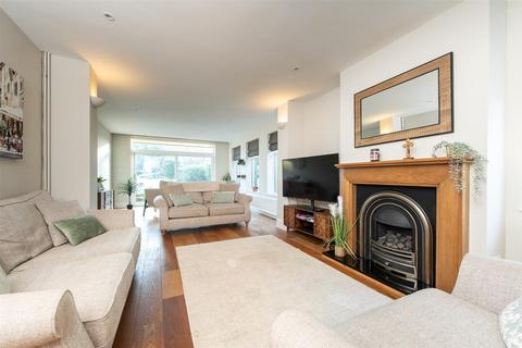 16 Dunsley Road, Kinver, Stourbridge, DY7 6NA