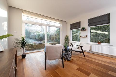 16 Dunsley Road, Kinver, Stourbridge, DY7 6NA