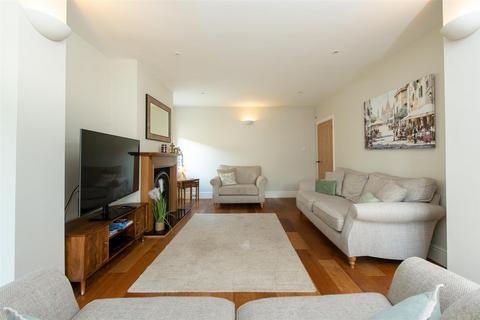 16 Dunsley Road, Kinver, Stourbridge, DY7 6NA
