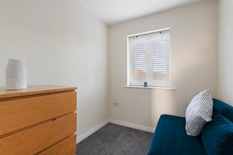 9 Bobeche Place, Kingswinford, DY6 7LU