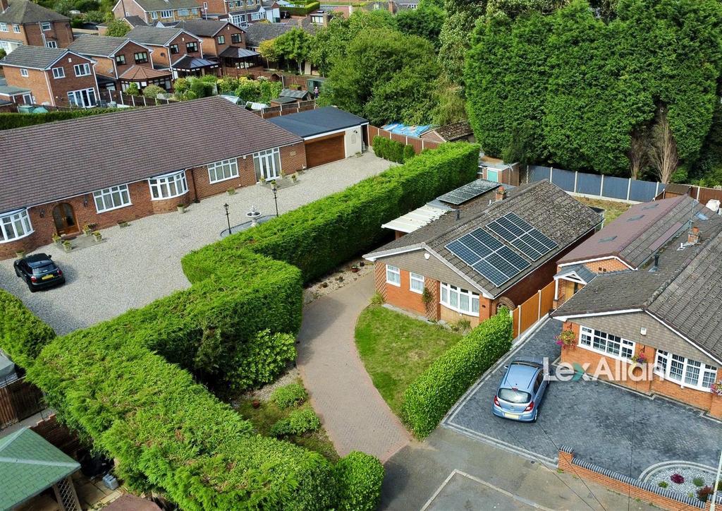 Rhodes Close Lower Gornal 2.jpg