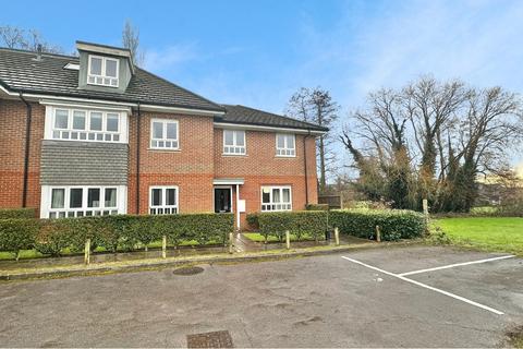 2 bedroom maisonette for sale, Balmoral Drive, FRIMLEY GU16