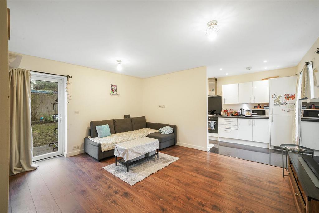 Flat 14, Montague Fell - BXIx KPDrm H86 Ep Fn GYMt.jpg