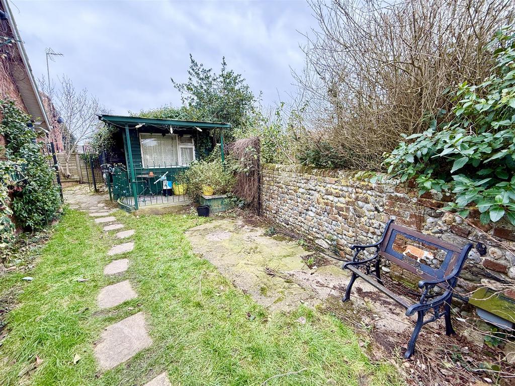 Garden to side