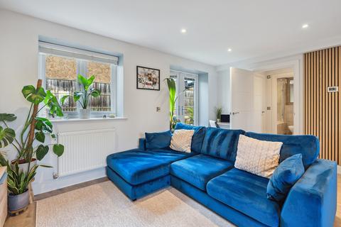 1 bedroom apartment for sale, Kemble Close, Weybridge, Surrey