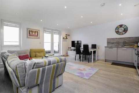 3 bedroom flat for sale, Hallington Court, Edgware Green HA8