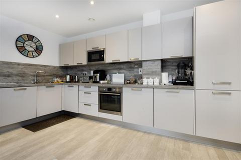 3 bedroom flat for sale, Hallington Court, Edgware Green HA8