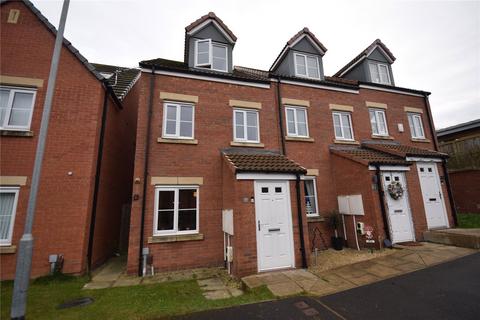 3 bedroom townhouse for sale, Lawefield Way, Wakefield, West Yorkshire