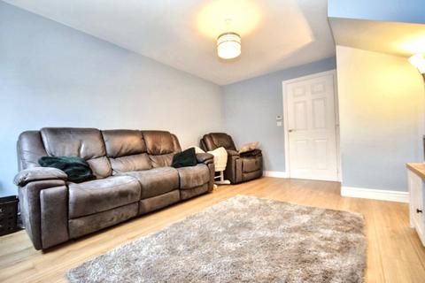 3 bedroom townhouse for sale, Lawefield Way, Wakefield, West Yorkshire