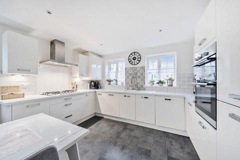 14 Ampthill Way, Faringdon, SN7 7LE