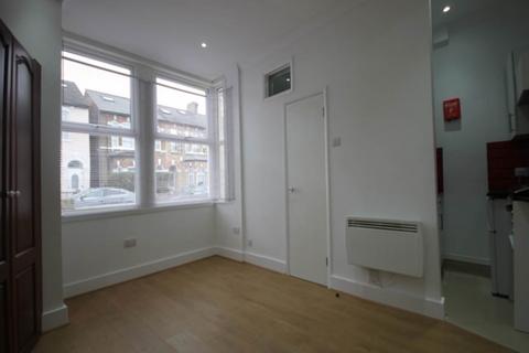 Studio to rent, Erskine Road, Walthamstow, London