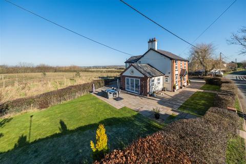 4 bedroom detached house for sale, An immaculately presented and extended detached family home in Hargrave