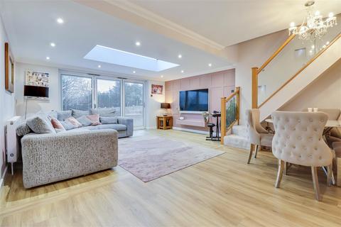 3 bedroom chalet for sale, Mornington Crescent, Benfleet SS7