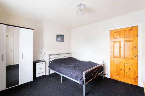 14 Simpson Drive, Coalsnaughton, Tillicoultry, FK13 6JY