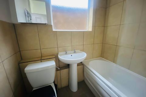 2 bedroom flat to rent, Whitney Avenue, Redbridge, Essex, IG4