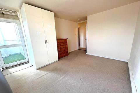 2 bedroom flat to rent, Hudson Court, London