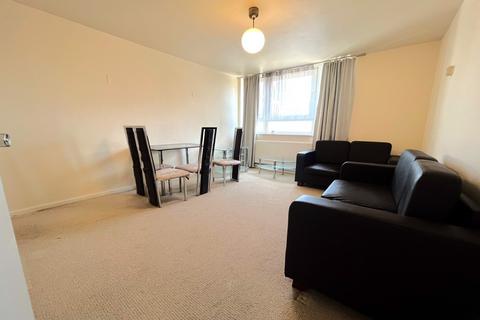 2 bedroom flat to rent, Hudson Court, London