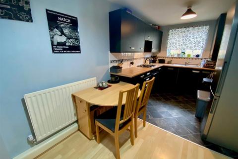 3 bedroom townhouse for sale, Dale View, Longwood, Huddersfield