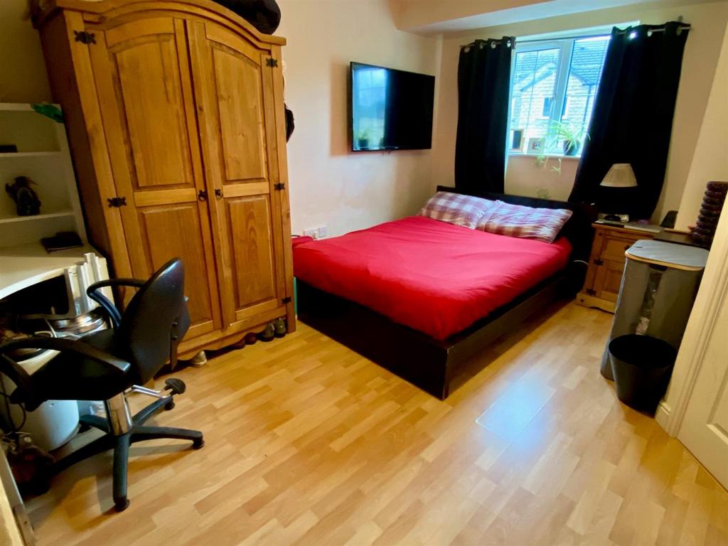 Bed 1.jpg
