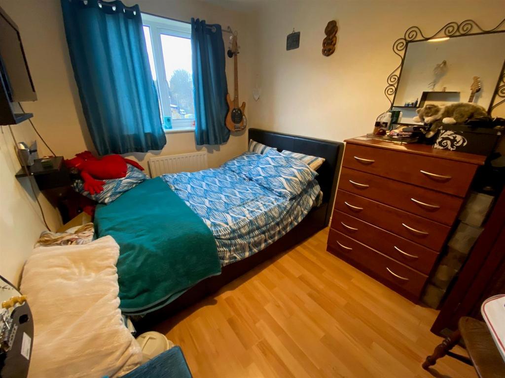 Bed 2.jpg
